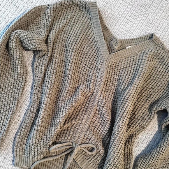 Free People Green V-Neck Sweater Chunky Knit - Picture 1 of 3